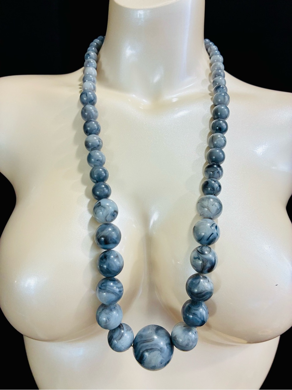 Marbled Blue-Gray Bead Necklace Retro Rockabilly VTG EUC